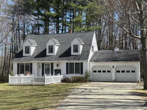81 Applegate Ln, Wilton, ME 04294