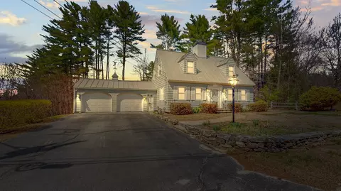 87 Locksley Rd, Auburn, ME 04210