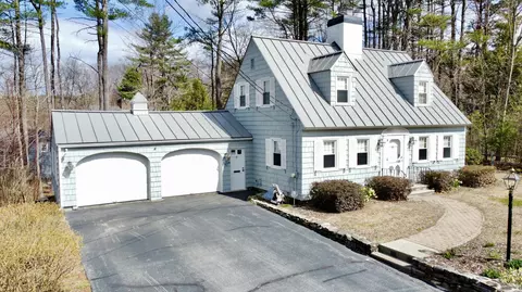 87 Locksley Rd, Auburn, ME 04210