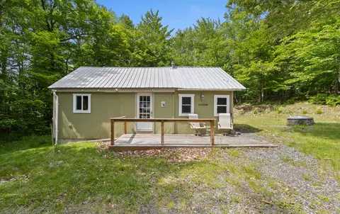 10 Carpenter Pl, Greenville, ME 04441