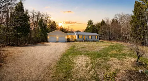 86 Back Cove Dr, Turner, ME 04282