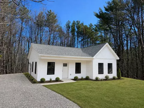 15 Sylvan Rd, Orono, ME 04473