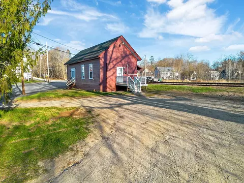 63 Elm St, Mechanic Falls, ME 04256