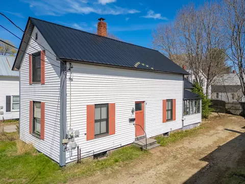 7 Hazen St, Norway, ME 04268