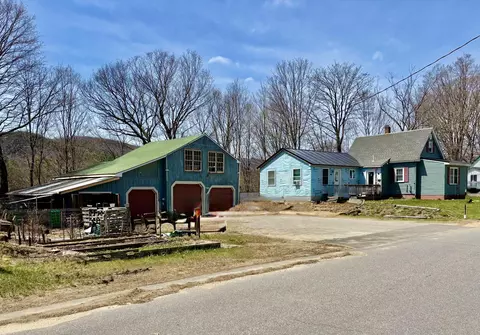 97 Middle Ave, Mexico, ME 04257