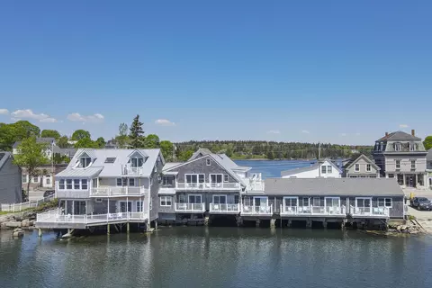 15 Main St, Vinalhaven, ME 04863