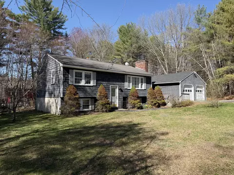 15 Cedar St, Casco, ME 04015