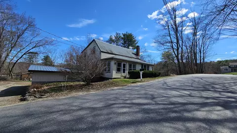 31 Church St, Turner, ME 04282