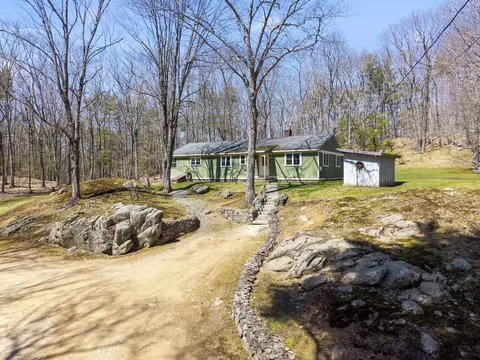 186 Clay Hill Rd, Cape Neddick, ME 03902