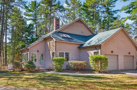 27 E Beach Rd #27, Casco, ME 04015