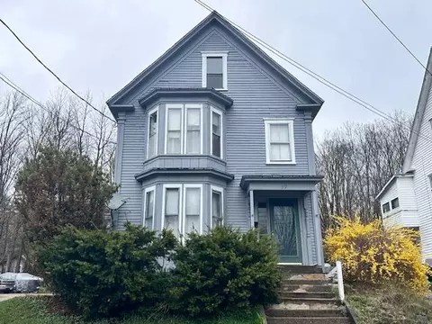 39 Payne St, Springvale, ME 04083