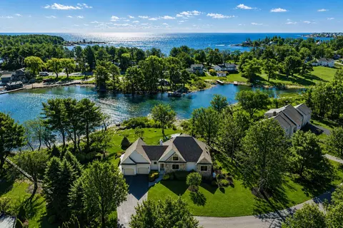 27 Riverview Dr, York, ME 03909