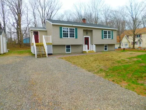 4 Allens Ln, Verona Island, ME 04416