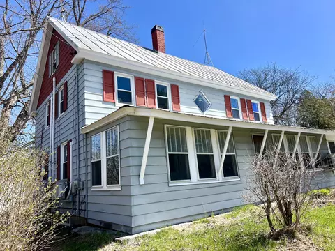 28 Vienna Rd, Chesterville, ME 04938