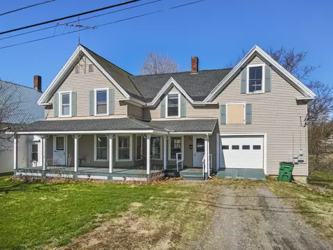 17 Grange St, Dover Foxcroft, ME 04426