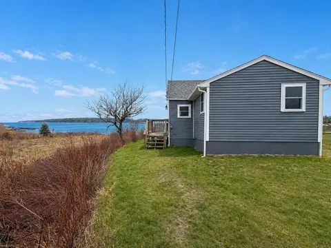 102 Sargent St, Winter Harbor, ME 04693