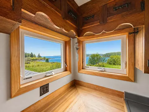 102 Sargent St, Winter Harbor, ME 04693