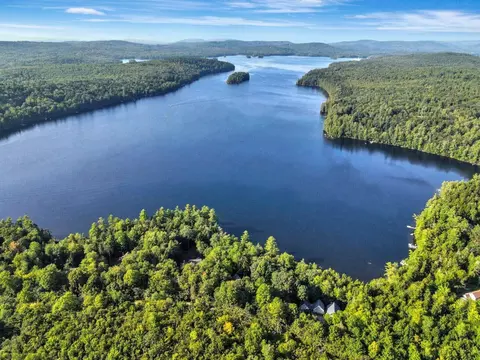 52 Main Rd, Chesterville, ME 04938