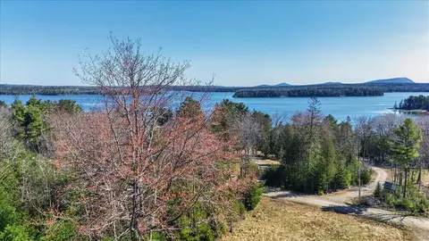 98 99 Landing Rd S, Hancock, ME 04640