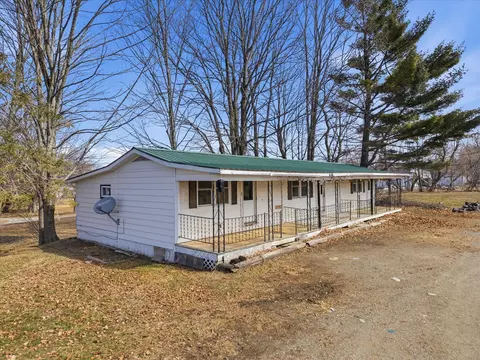 272 Main St, Corinth, ME 04427