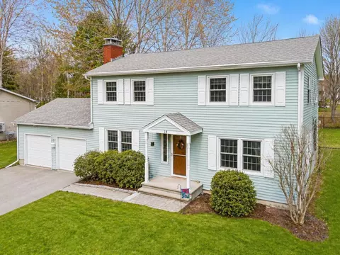 18 Sunset Dr, Orono, ME 04473