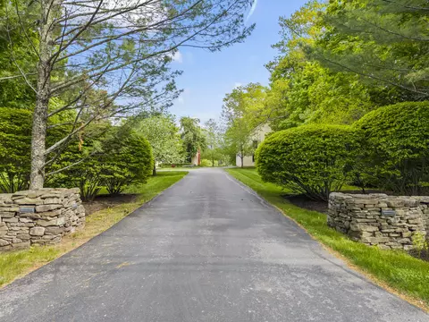 127 Foreside Rd, Falmouth, ME 04105