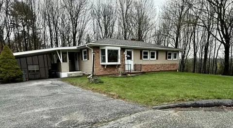 33 Garcelon St, Lewiston, ME 04240