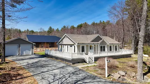 52 Plum Ln, Belgrade, ME 04917