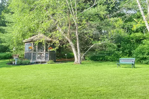 222 Washington St, Camden, ME 04843