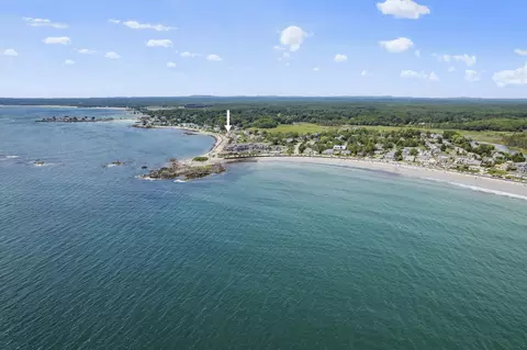 175 Beach Ave #2, Kennebunk, ME 04043