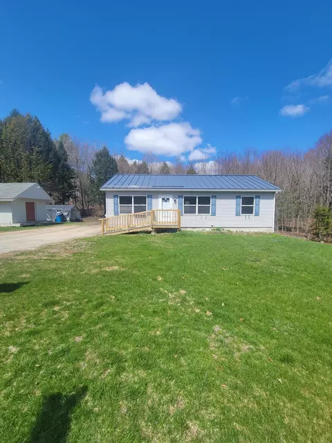 102 Outlook Dr, Auburn, ME 04210