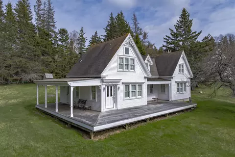 55 Ferry Rd, Swans Island, ME 04685