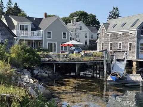 55 W Main St, Vinalhaven, ME 04863