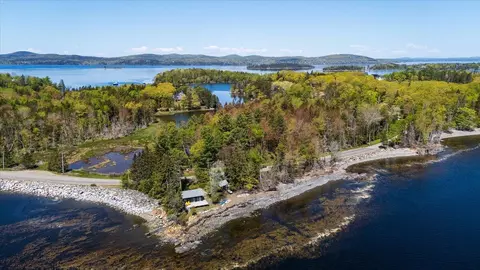 459 Main Rd, Islesboro, ME 04848