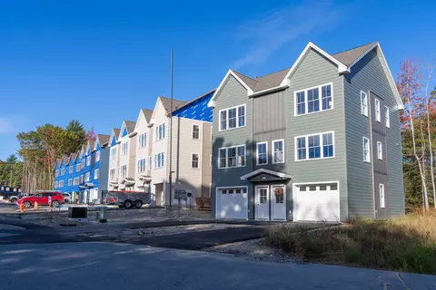 3 Marshall Dr #4, Falmouth, ME 04105