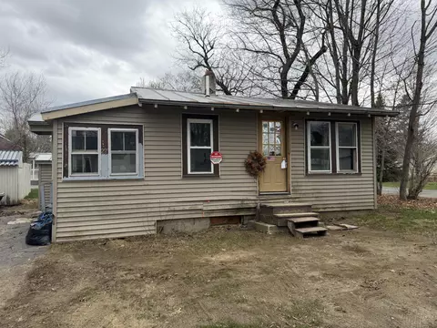 27 Saint John St, Skowhegan, ME 04976
