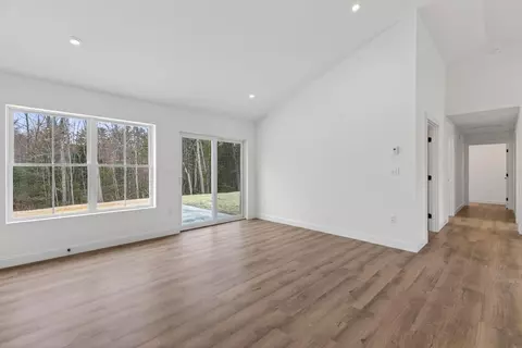 91 Mcgrath Pond Loop Rd, Belgrade, ME 04917