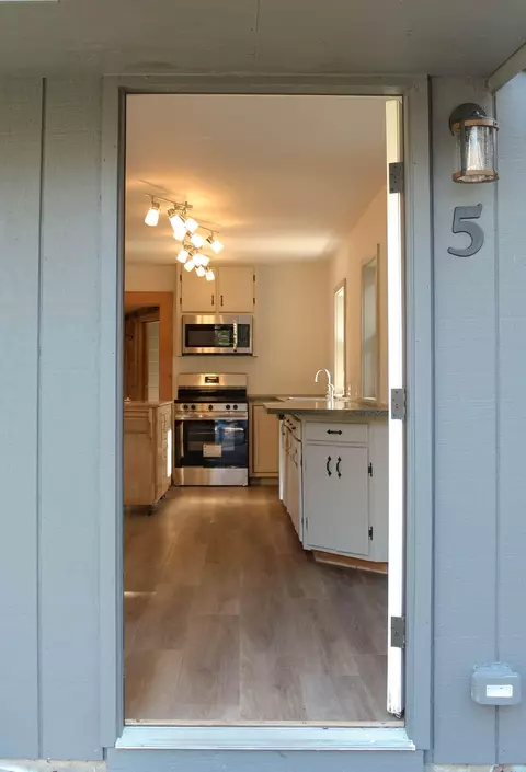 5 Abigail Rock Rd, Vinalhaven, ME 04863