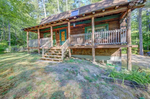 15 Worcester Dr, Raymond, ME 04071