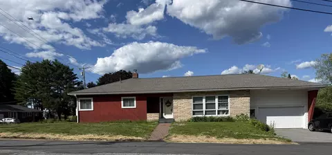 2 Nancy St, Lewiston, ME 04240