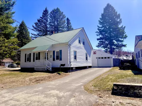 6 Winter St, Millinocket, ME 04462