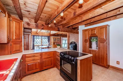 Kitchen - 31 Sid Hall Dr, North Berwick, ME 03906 photo 4 of 4