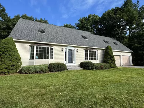 24 Knight St, Falmouth, ME 04105