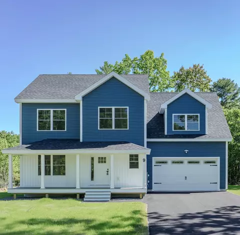 9 Dusty Rhoades Ln, Windham, ME 04062