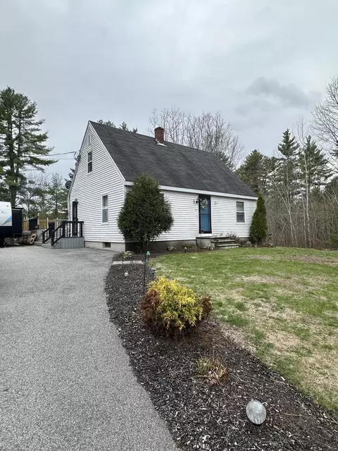 3 Woodland Ave, Steep Falls, ME 04085
