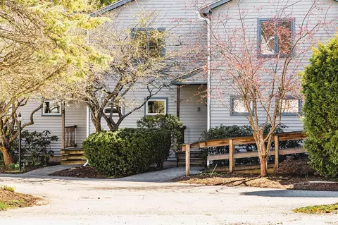 25 Main St #3, Rockland, ME 04841