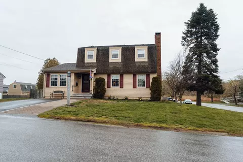 3 Mathews Ave, Bath, ME 04530