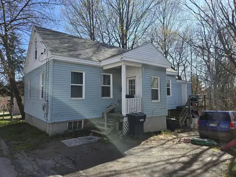 18 Boynton St, Bangor, ME 04401