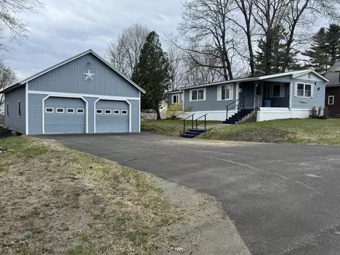 16 Pine St, Dexter, ME 04930