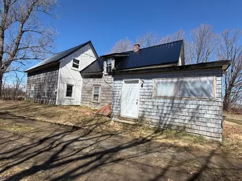 871 Madawaska Rd, Caribou, ME 04736